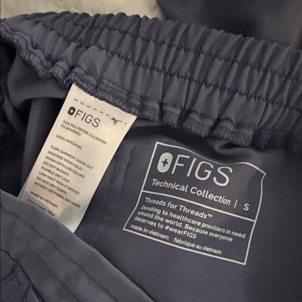 Figs Women's Top in Dark Gray - Picture 4 of 4